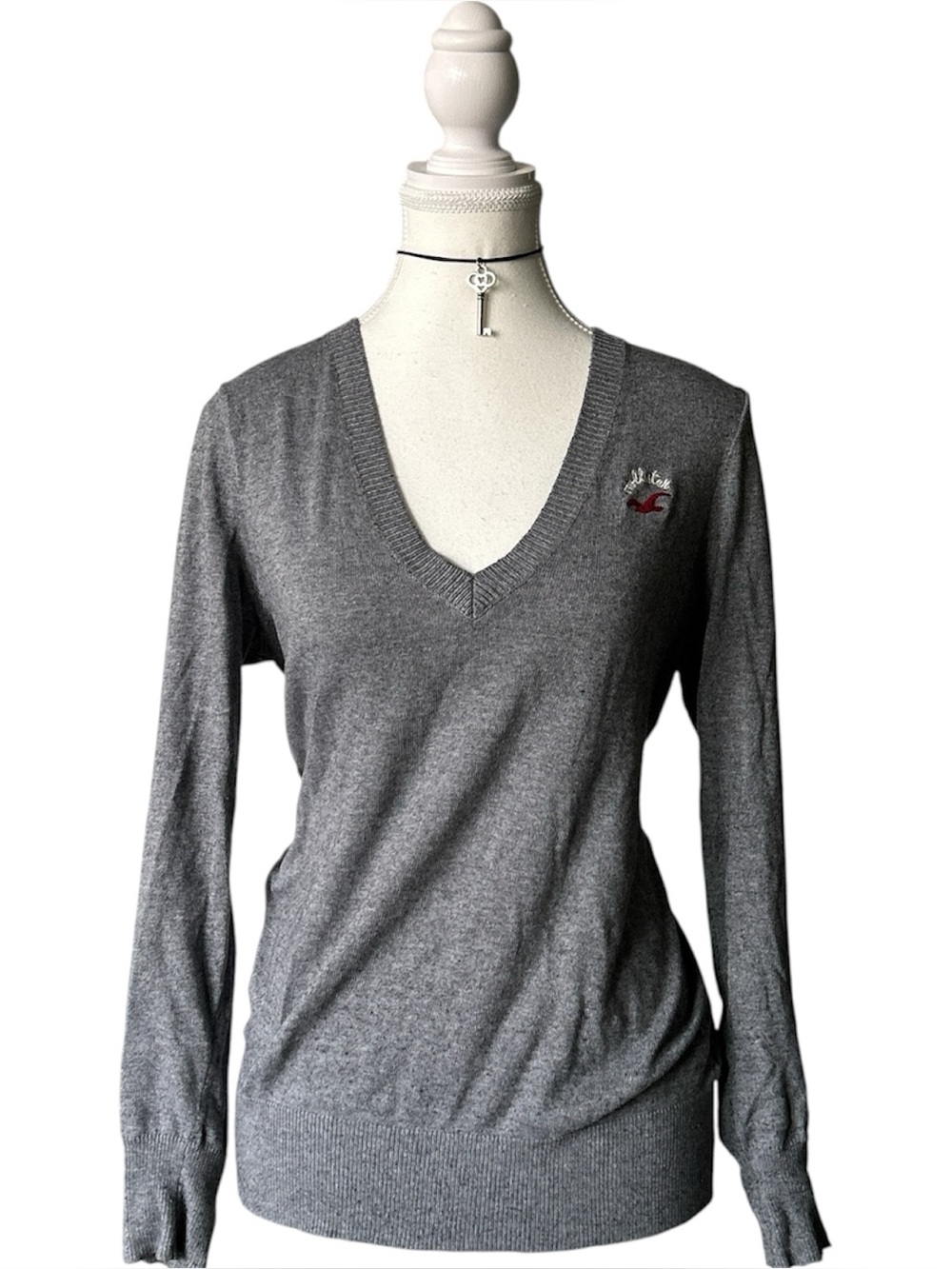 Y2K Coquette “Hollister” Basic Gray V-Neckline Style Pullover Sweater